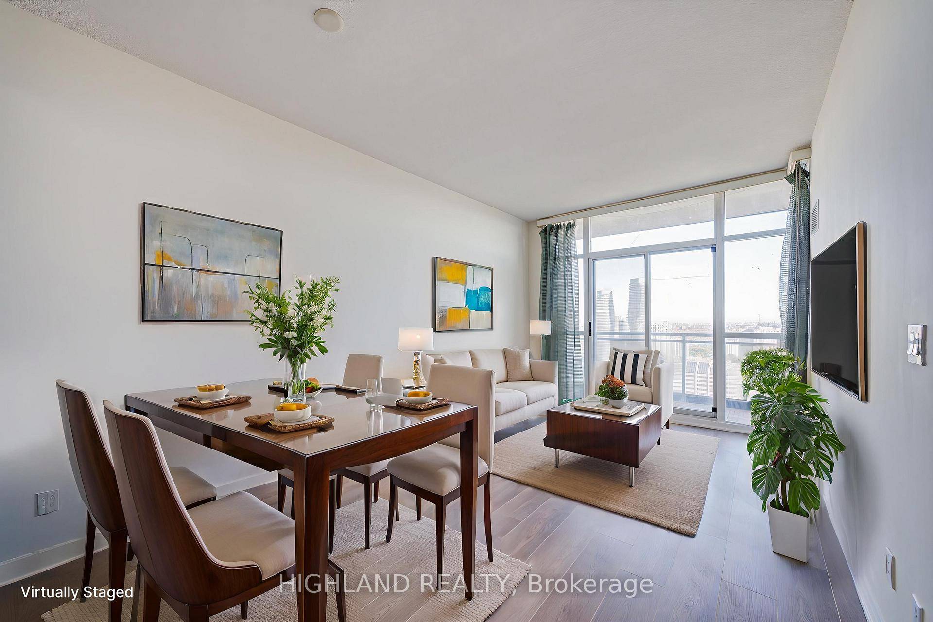 Bright and spacious 1 1 bedroom condo with Southeast exposure in the heart of Mississauga !