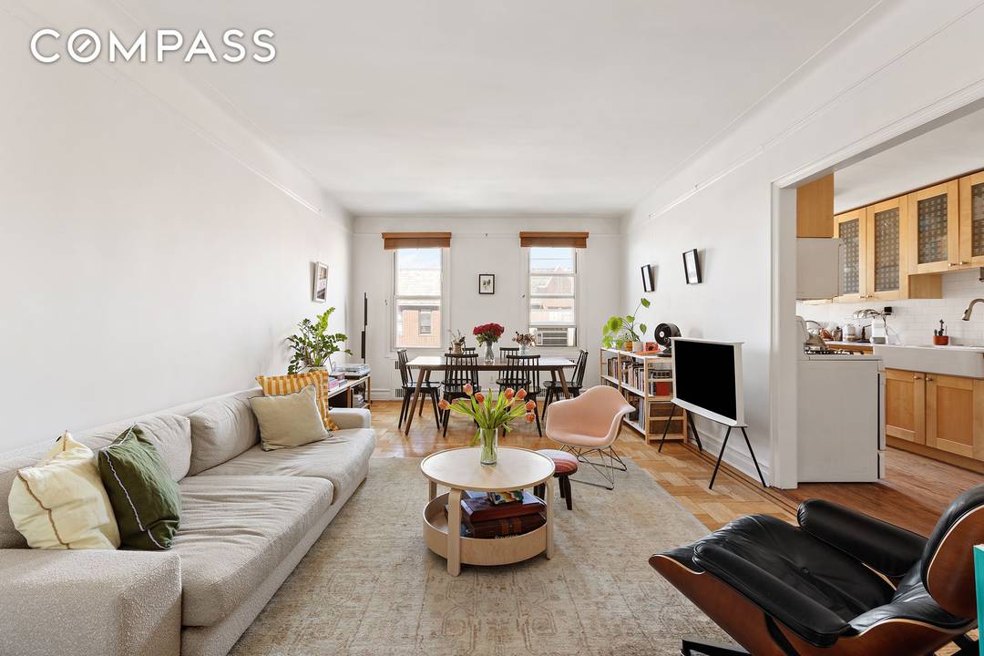 This sunny and spacious 925 square foot corner 1BR 1BA is sure to charm you.