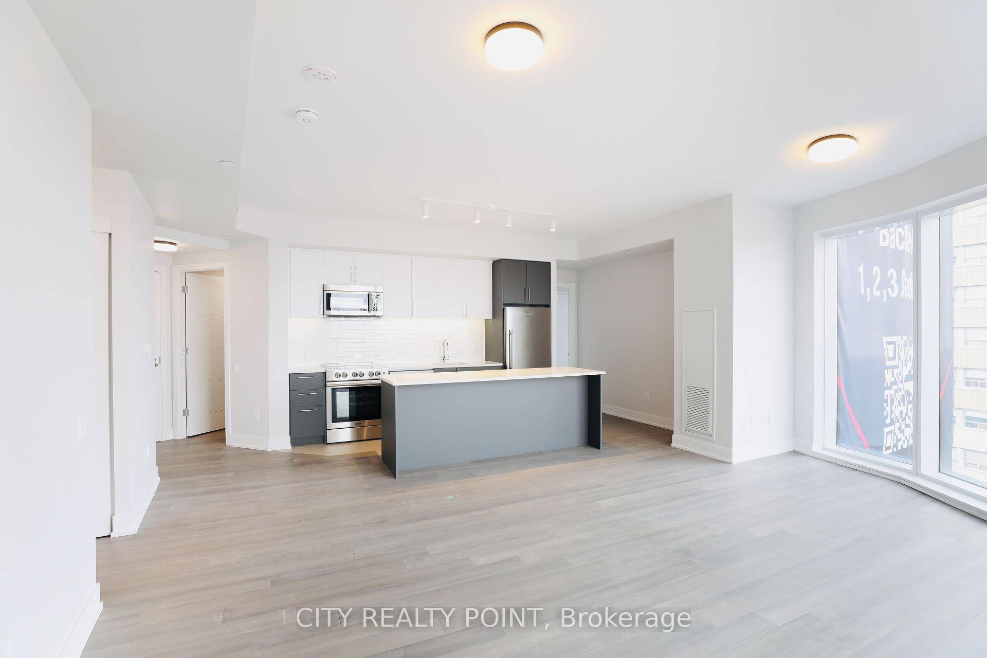 Amazing 2 Bedroom 2 Bath with a spacious terrace Apartment ONE MONTH RENT FREE MUST SEE 1054sq ft.