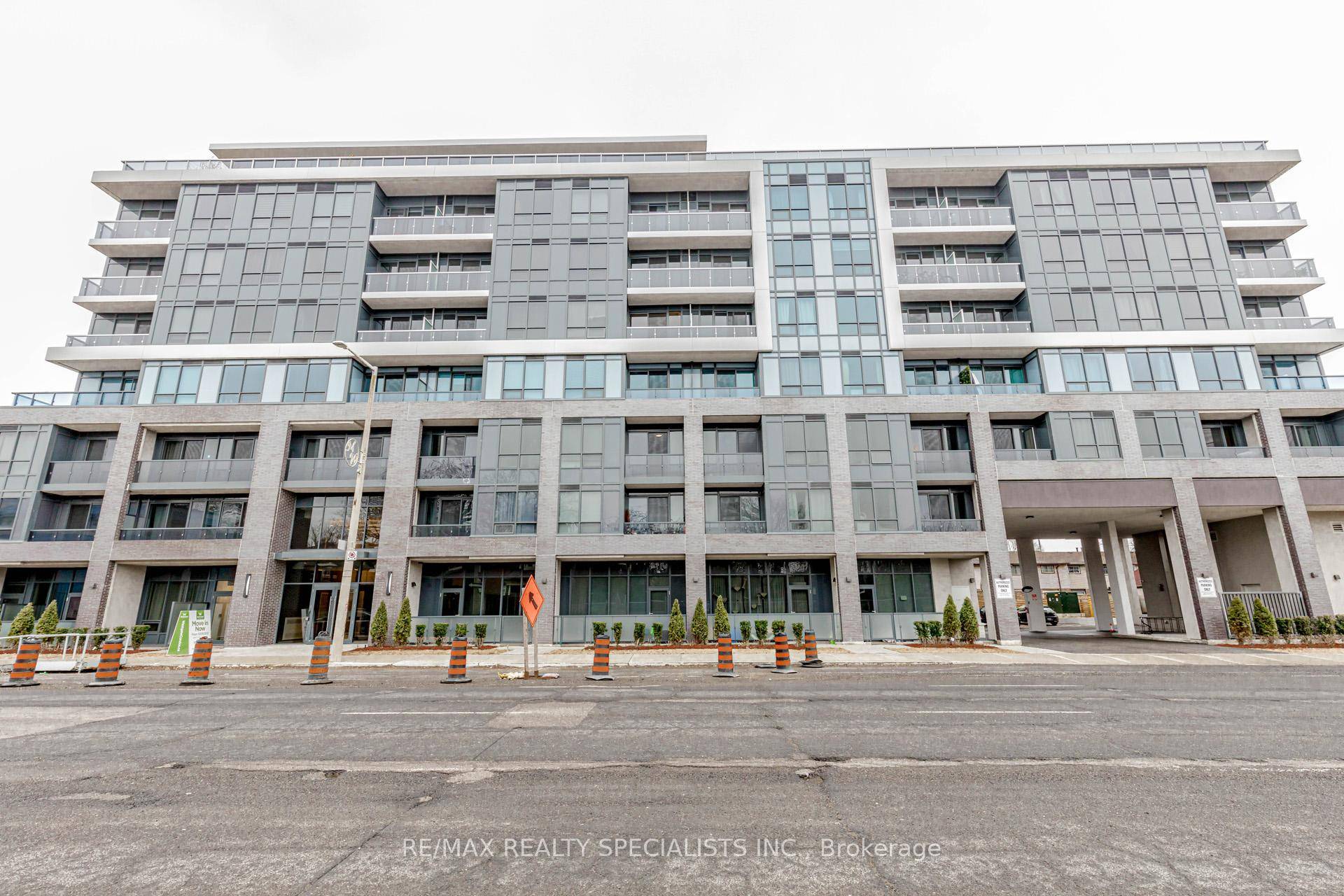 Only 1 Year new, this stylish studio unit at WestGate Condo.