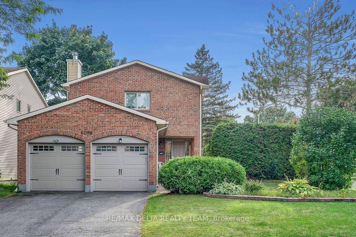 Charming Detached Home on a Quiet Crescent !