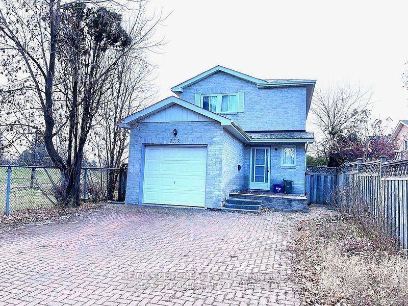 Bright And Spacious Detached House With 3 Bedroom amp ; 2 Bath In Heart Of Richmond Hill.