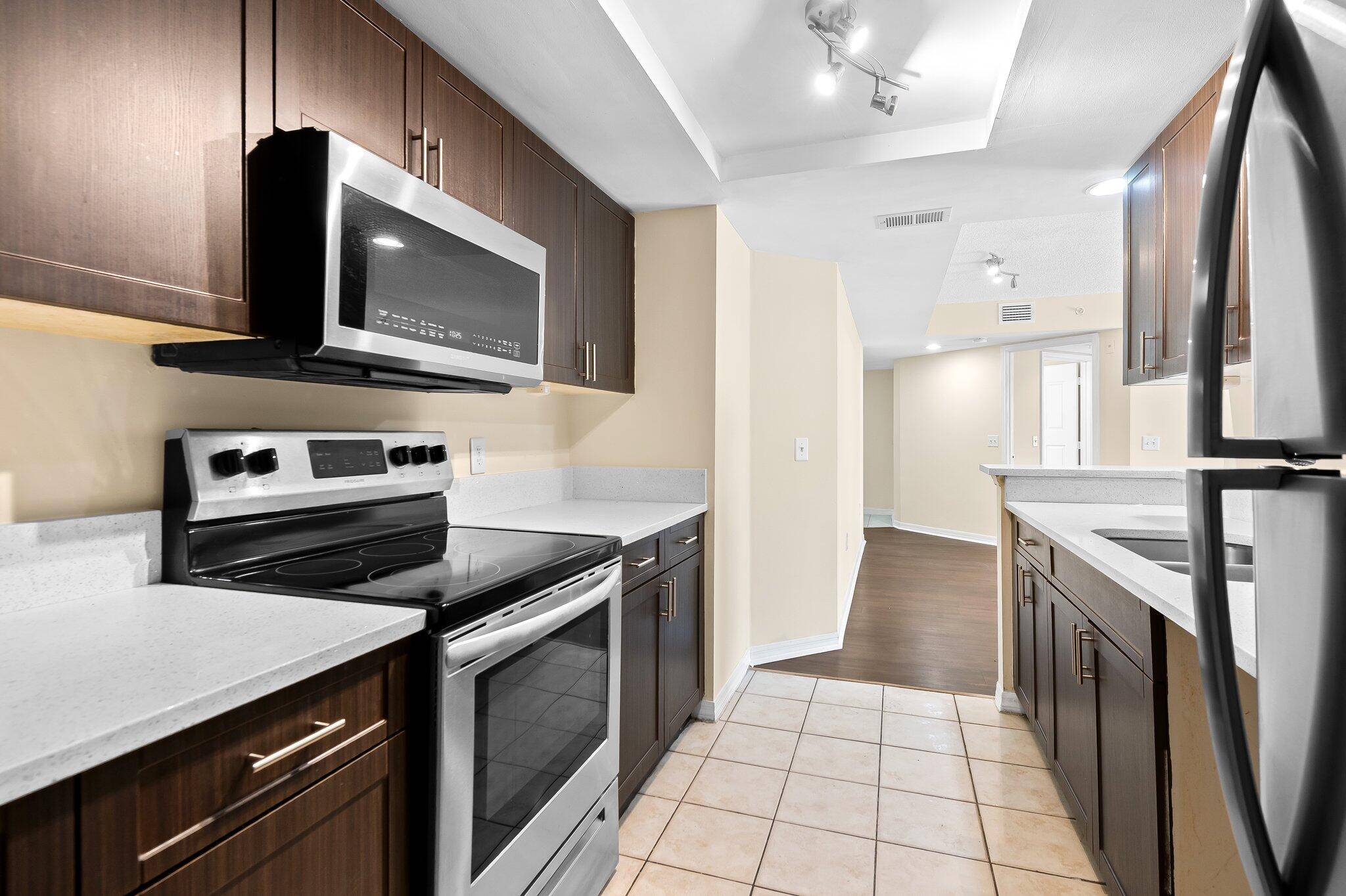 This elegant 3 bedroom, 2 bathroom residence spans 1, 176 square feet, featuring brand new laminate floors and a freshly painted interior.