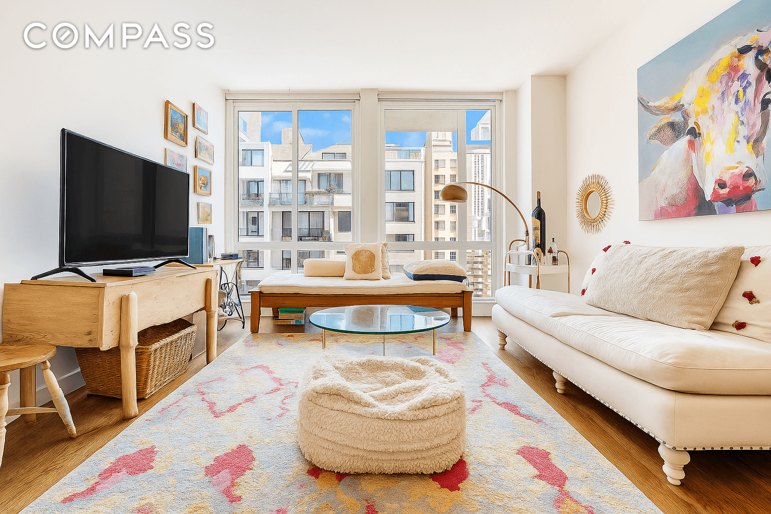 Welcome to Residence 6L, a beautifully designed one bedroom home in one of Chelsea s most sought after boutique condominiums.
