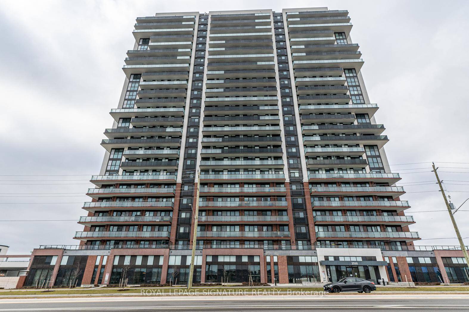 Welcome to this stunning 1 bedroom, 1 bathroom condo offering over 500 sq.
