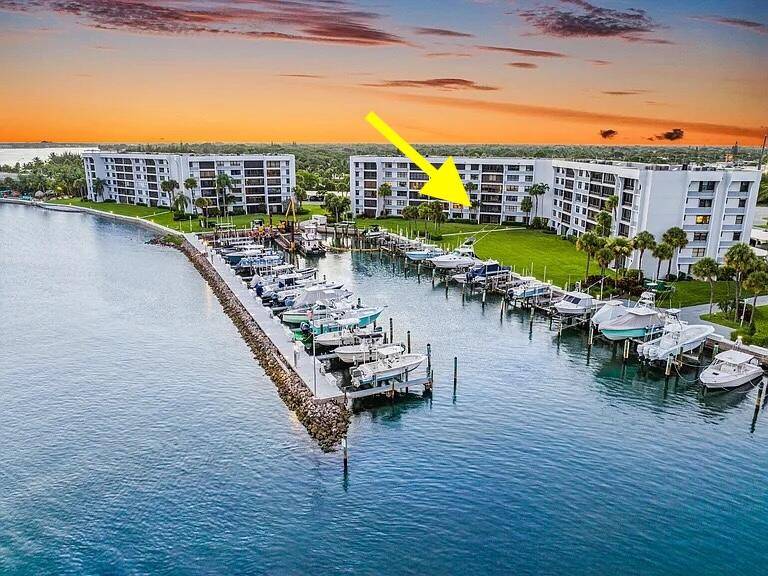 Check out the wide intracoastal views from this pristine 2 BD 2 BA condo on the Jupter Inlet.