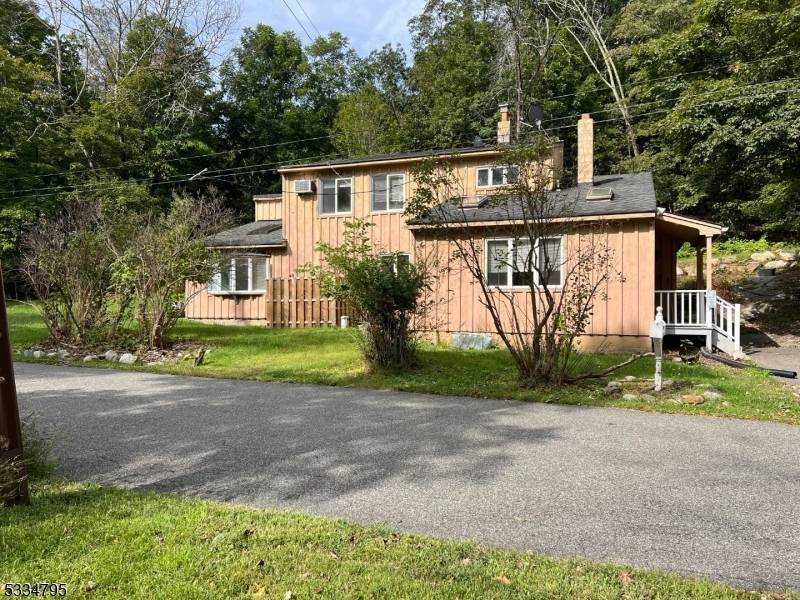 Welcome to 101 Magee in beautiful Ringwood, NJ.