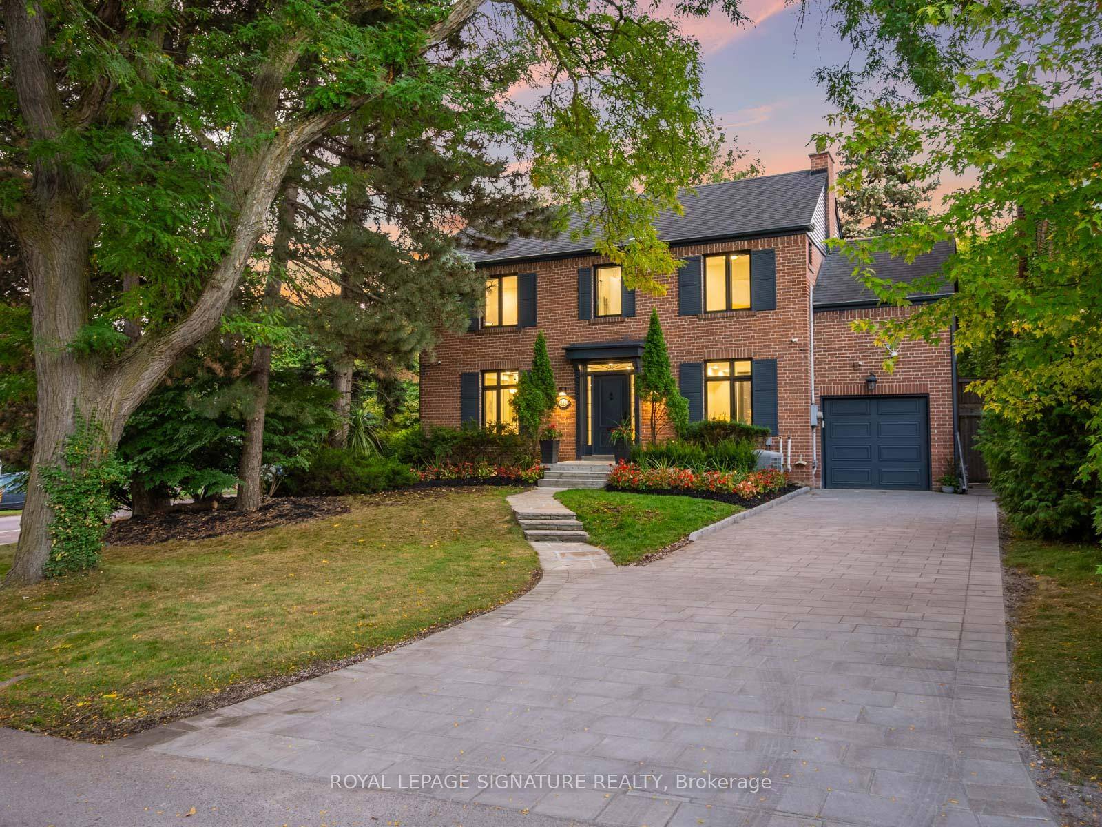 Fully renovated, luxurious residence in the heart of Lawrence Park, one of Torontos most prestigious and sought after neighbourhoods !