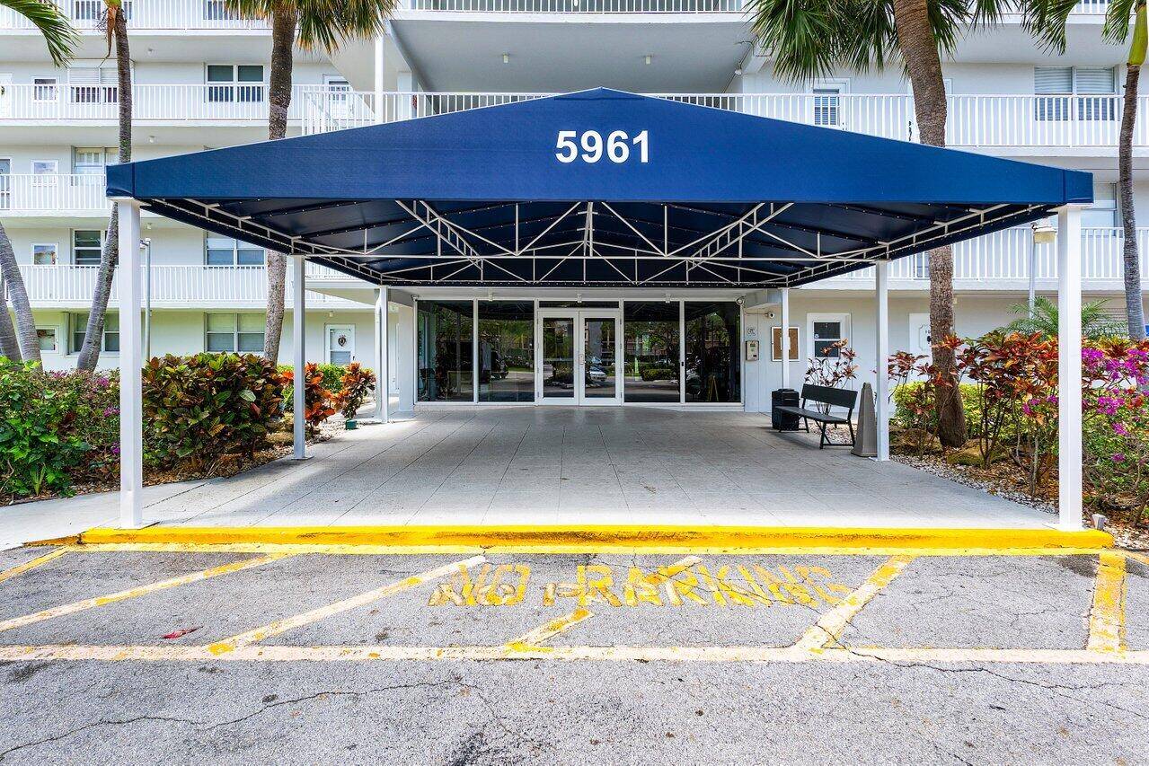 Welcome to Boca Teeca, a vibrant all ages community of 1300 condos nestled in a prime East Boca location just minutes to FAU, Mizner Park shopping and just 1 mile ...