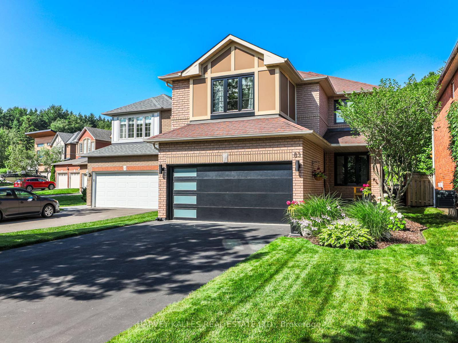 Magnificently Renovated 4 Bedroom Family Home in High Demand Aurora Neighbourhood !