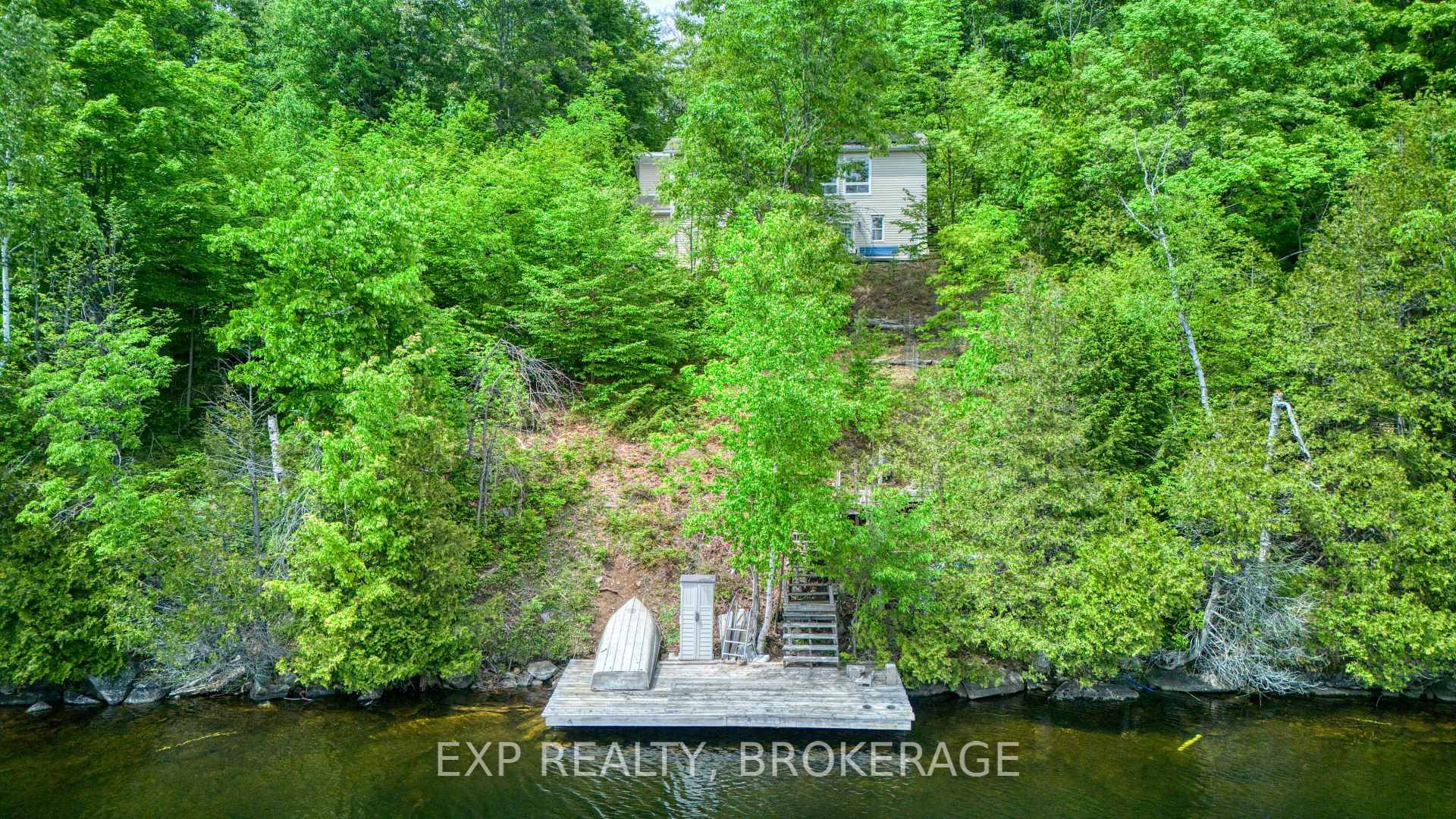Charming 3 Bedroom Year Round Lakeside Retreat.