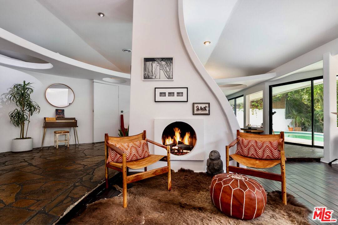 7495   Mulholland Dr 3BR Hollywood Hills East La