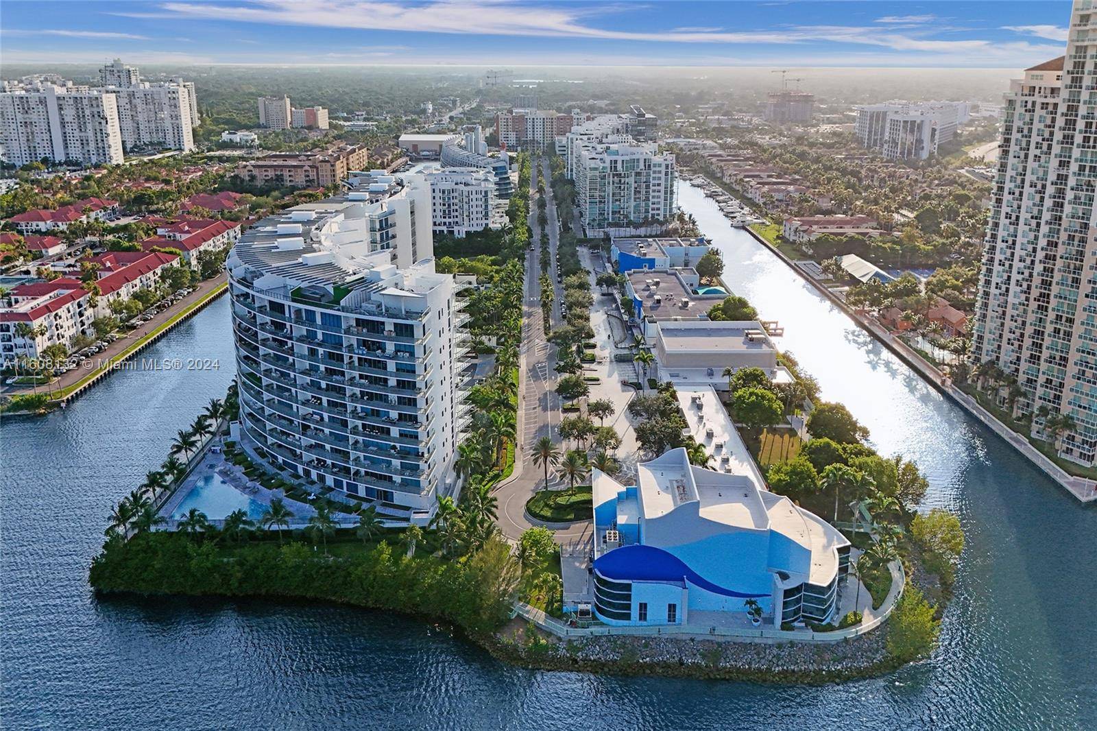 AMAZING LUXURY WATERFRONT RESIDENCE WITH PRIVATE ELEVATOR !