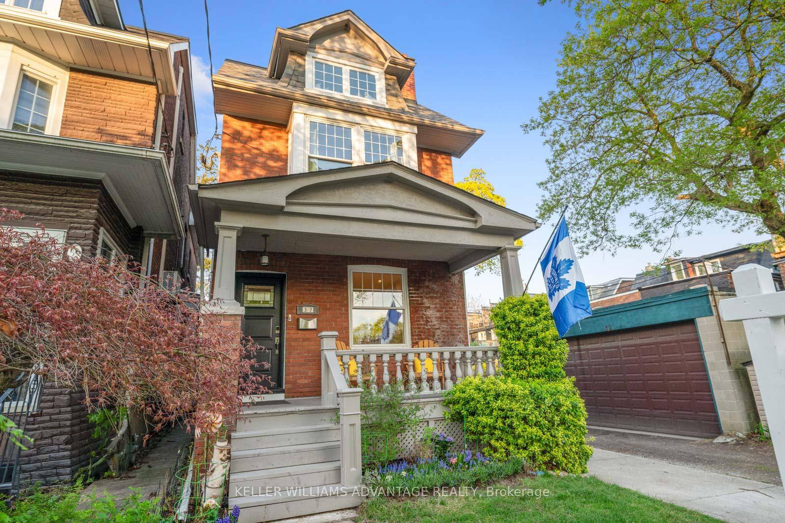 Live the Beach Triangle Life at 37 Brookmount Rd !
