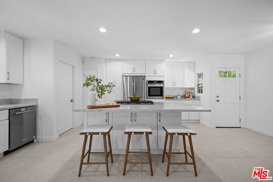 2206 Outpost Dr 3BR Hollywood Hills East La