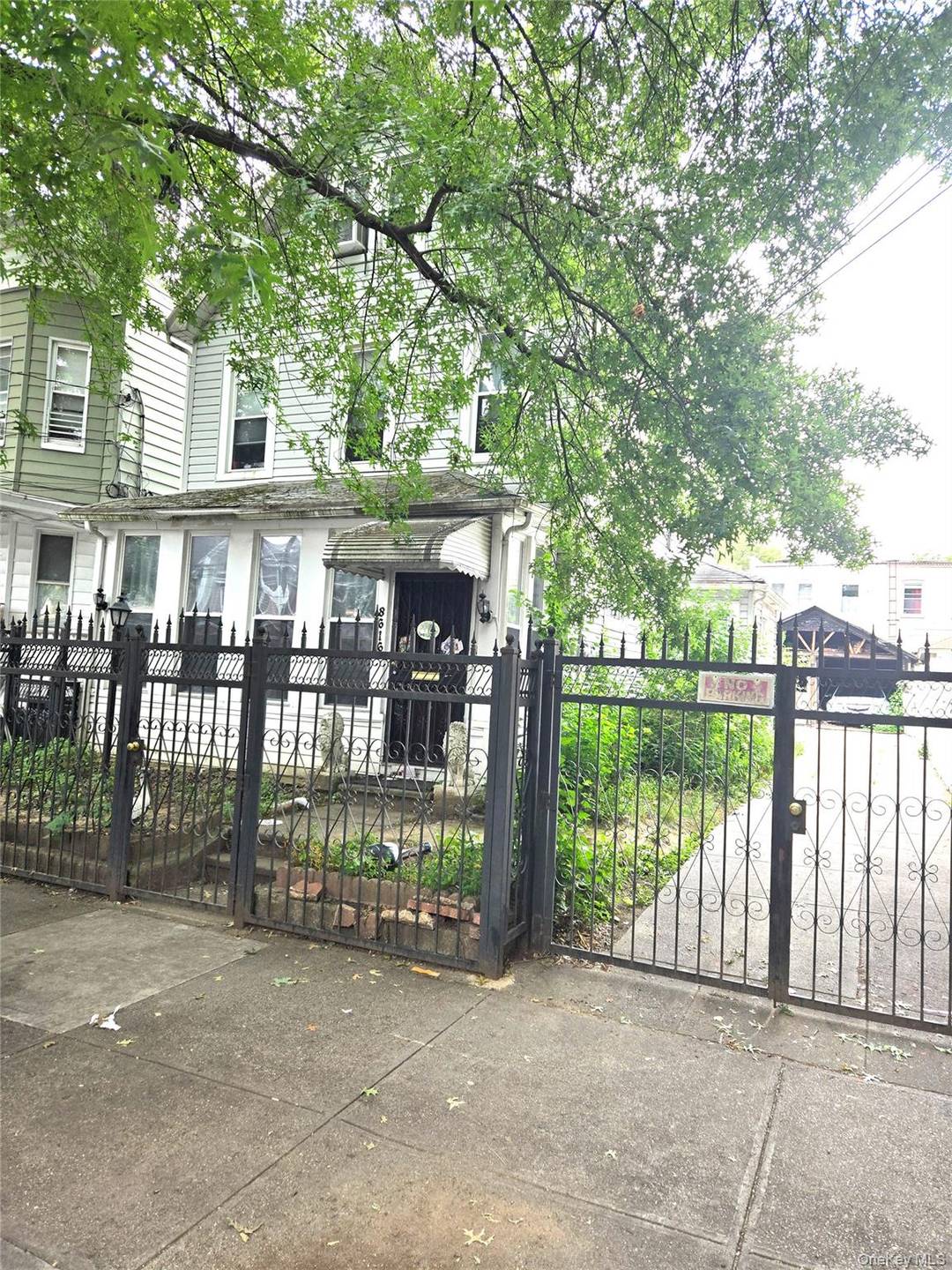 Spacious two family detached home on a 4, 000 sq.