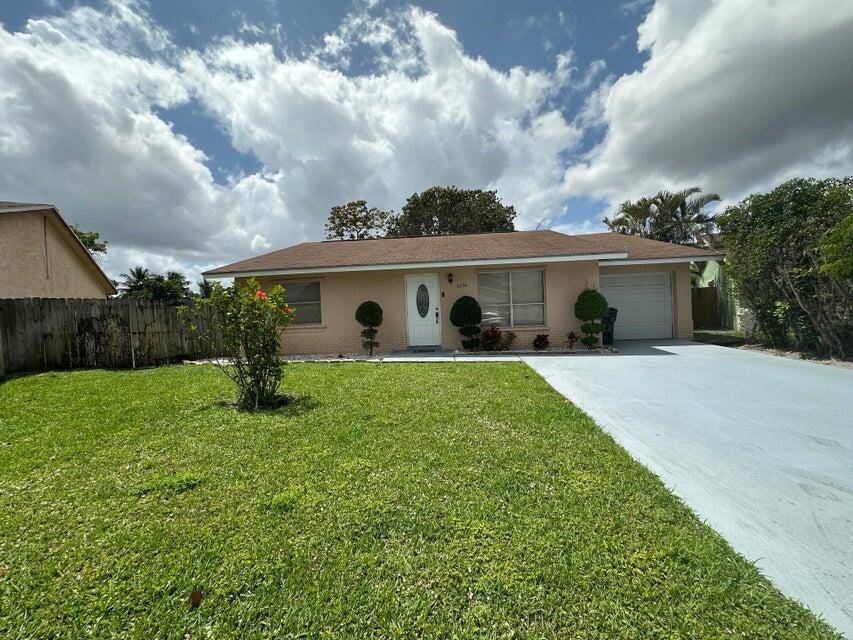 Brand new Roof ! Nice property !