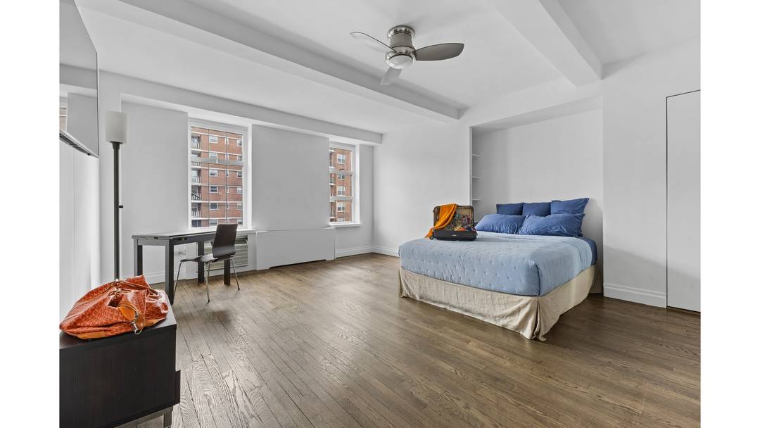 A LOVELY STUDIO HOME AWAITS