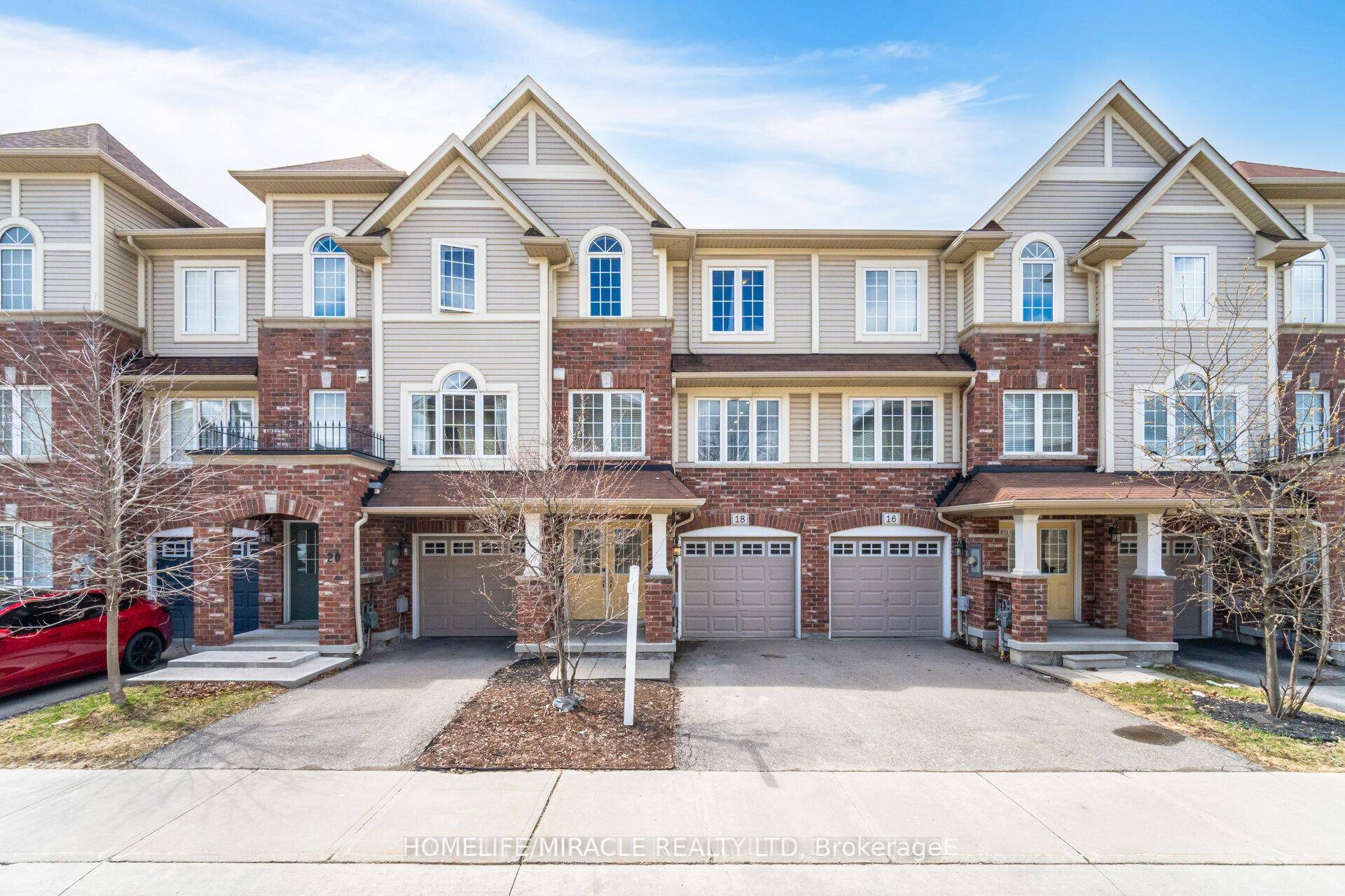 Move In Ready Freehold Executive Townhome in Stoney Creek !