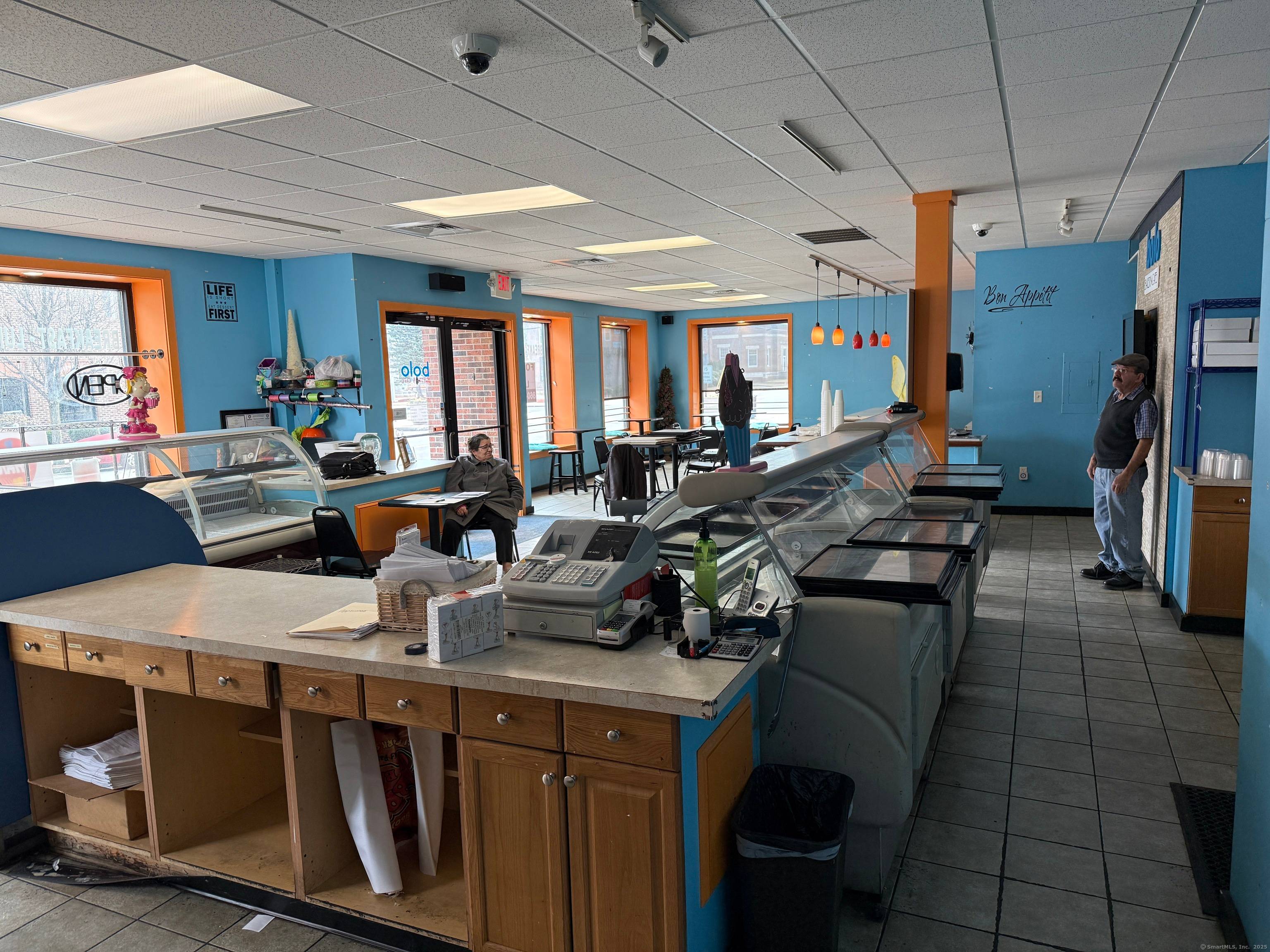 Great opportunity to be the go to destination for breakfast, lunch and dinner in this pristine section of Plainville.