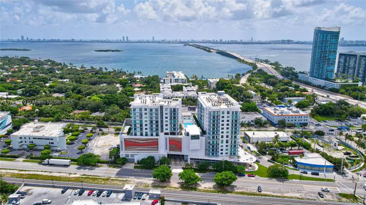 AMAZING CORNER WATER VIEW 2 BEDROOM 2 BATHROOMS.
