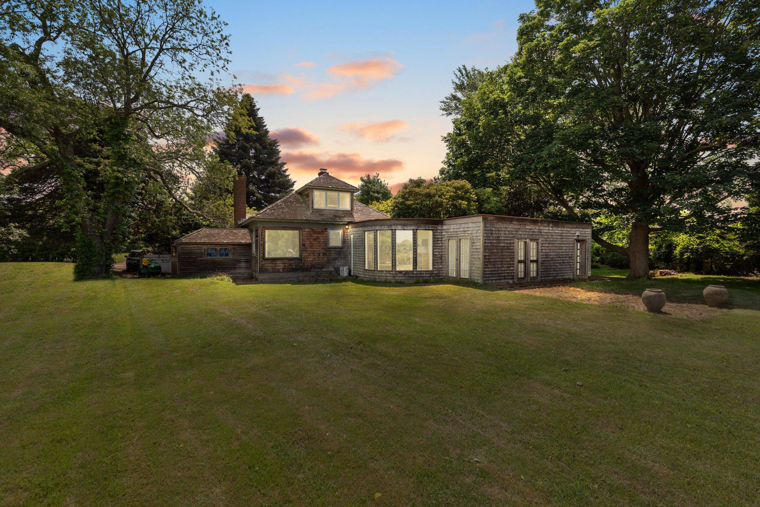 Classic Sagaponack Farmhouse 