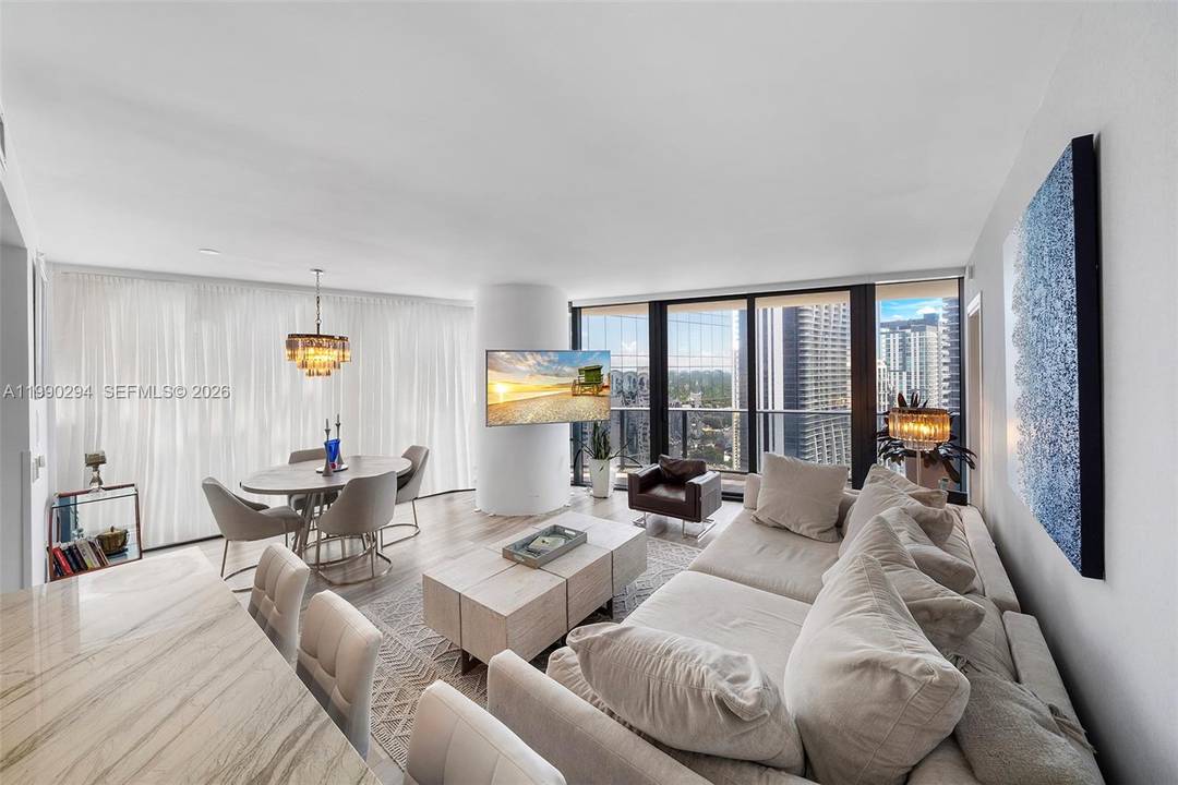 Fully furnished, move in ready, 3 bed 3 bath corner residence on the 35th floor with stunning southeast views of Biscayne Bay and the Brickell skyline.