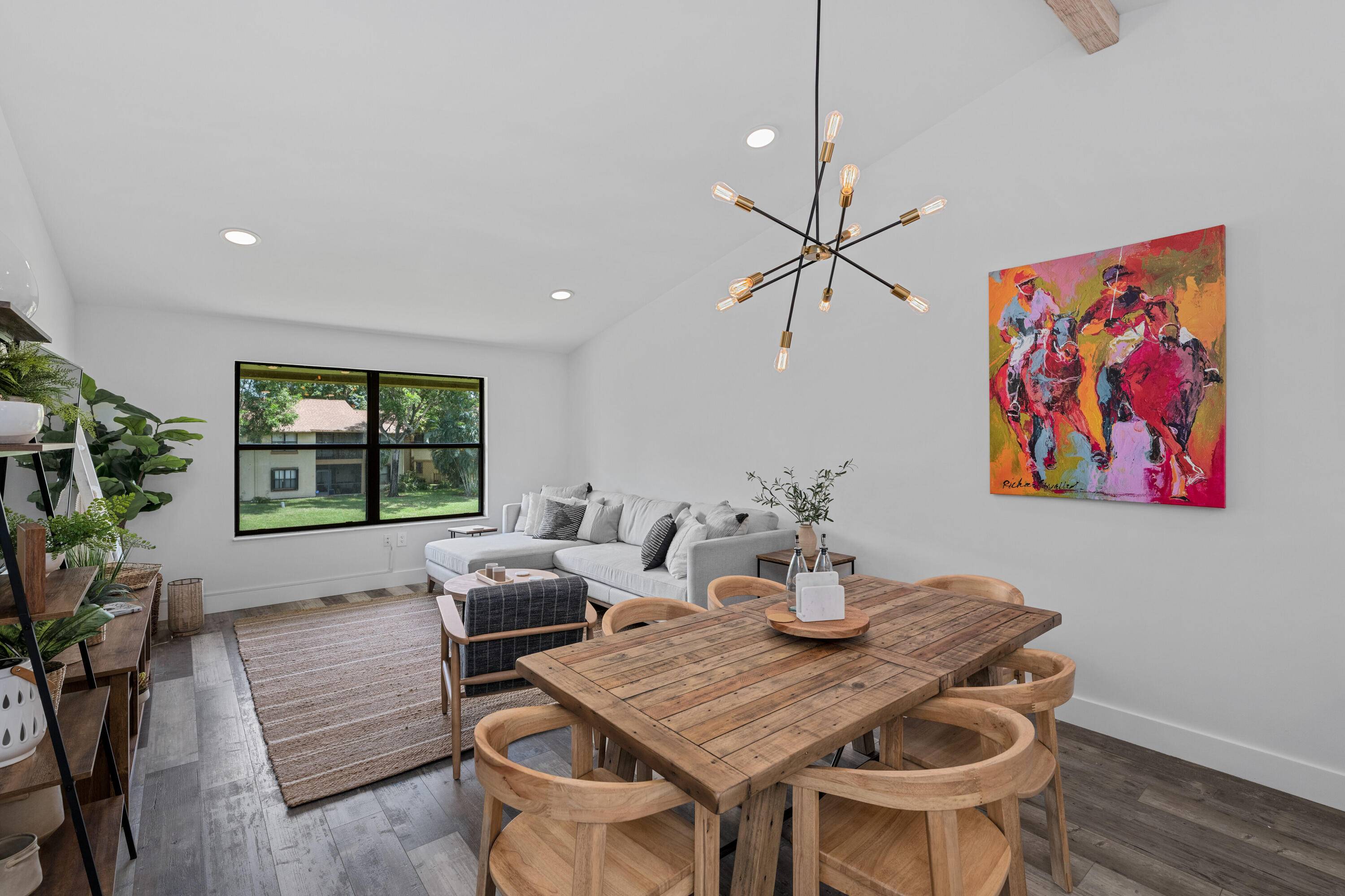 This Season don't miss the opportunity to spend an amazing winter in this completely remodeled 3 BR condo located in the heart of Wellington only minutes away from the show ...