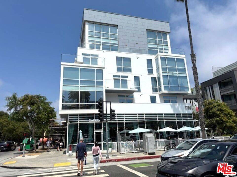 1705  Ocean Ave 1BR Santa Monica La
