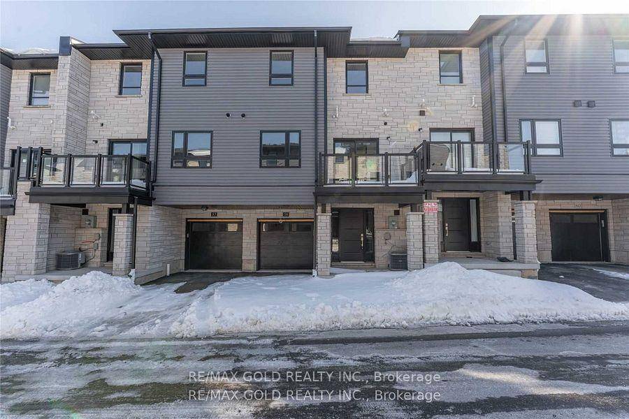 1450 Sqft Modern Townhome With Open Concept Layout In A Family Friendly Neighbourhood !
