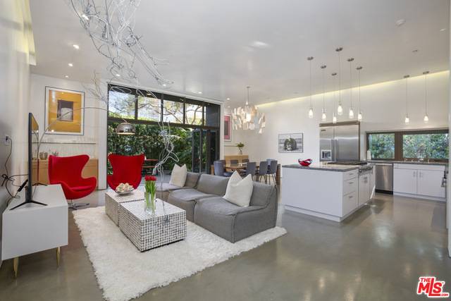 1849 FOX HILLS DR 2BR Beverlywood La