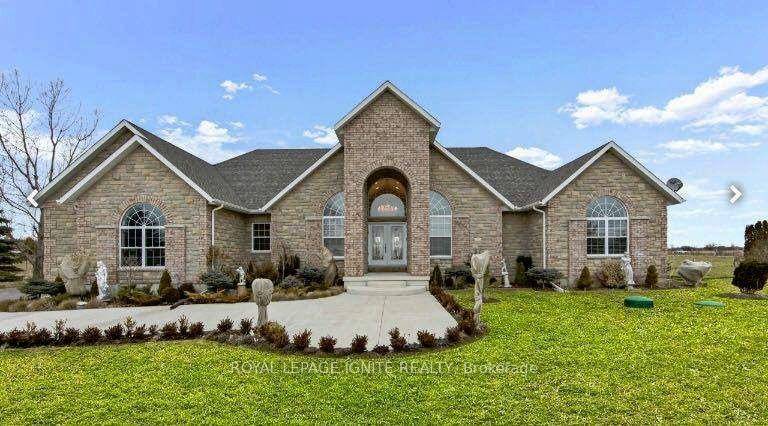 Welcome to this stunning 2, 572 sq.