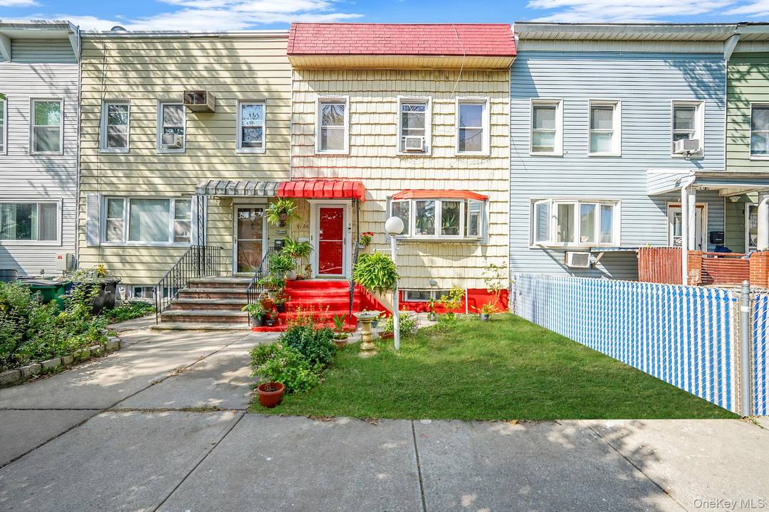 Welcome to this charming single family home in the desirable Richmond Hill neighborhood of Queens.
