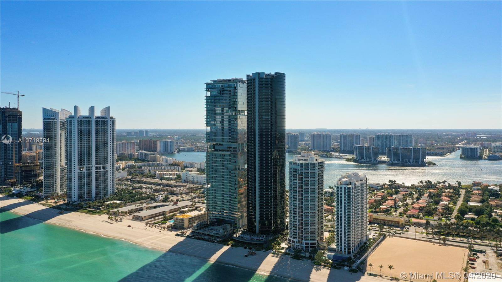 Last spectacular Duplex Ph unit available with best view in the building.
