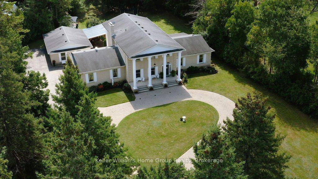Welcome to this private 4 acre, 4 bedroom, 4 bathroom, 2 storey home in the Township of Puslinch, just minutes to the 401, Aberfoyle School, and Hespler.