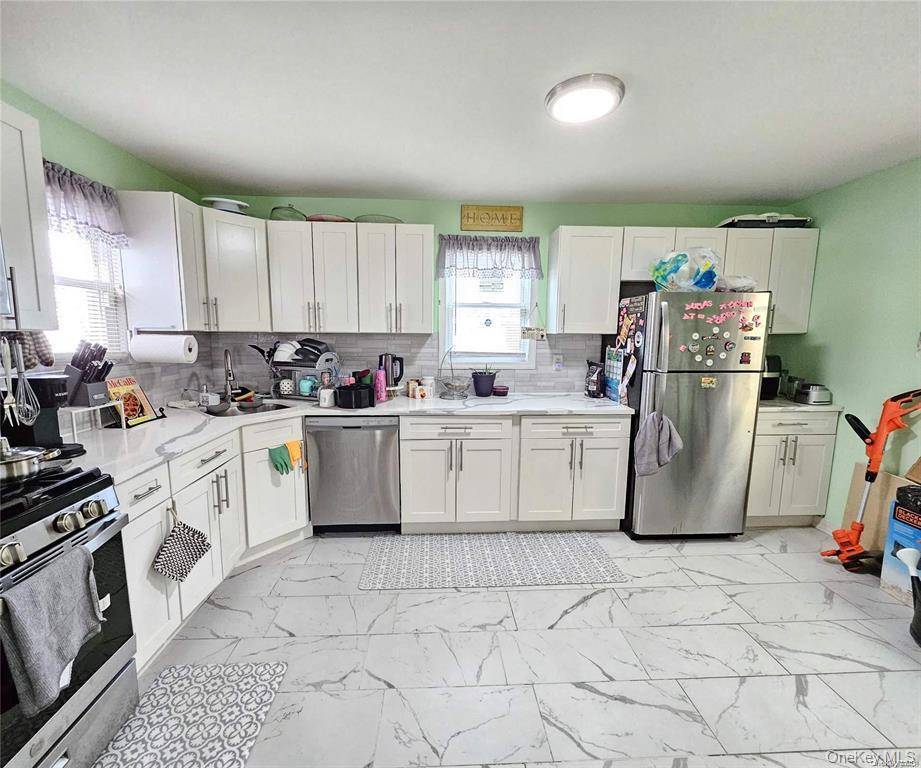 A MUST SEE ! ! ! MOVE IN READY !