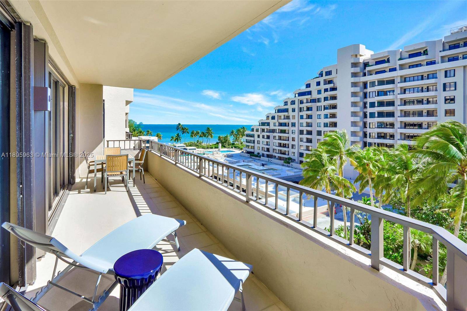 This 2 bedroom, 2 bath residence in Oceansound at Key Colony offers 1, 532 sq.