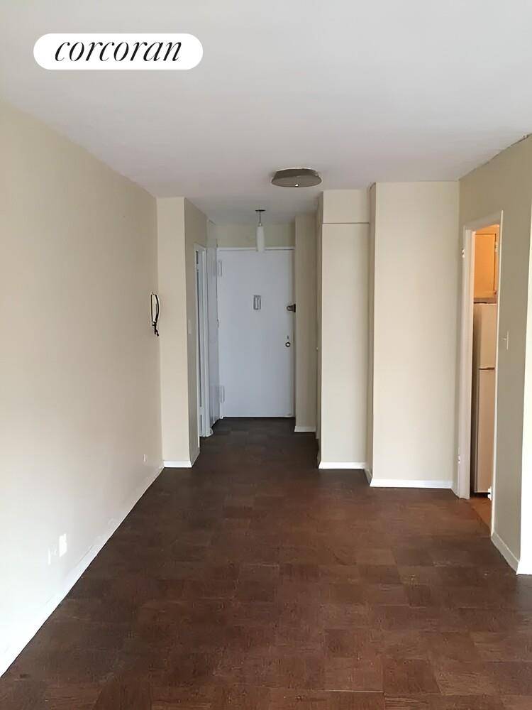 Studio apartment with sun filled, south facing townhouse views.