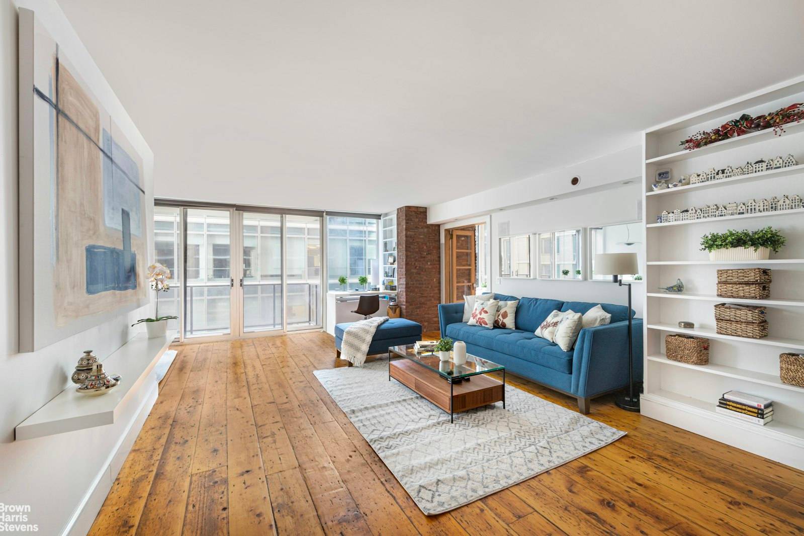 Come see this charming Junior 4 with balcony at one of the prime condos in Lincoln Square.