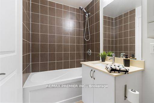 WELCOME TO VISTA PARC. FEATURING THIS BEAUTIFUL 1BEDROOM 1 DEN WITH 12 FT.