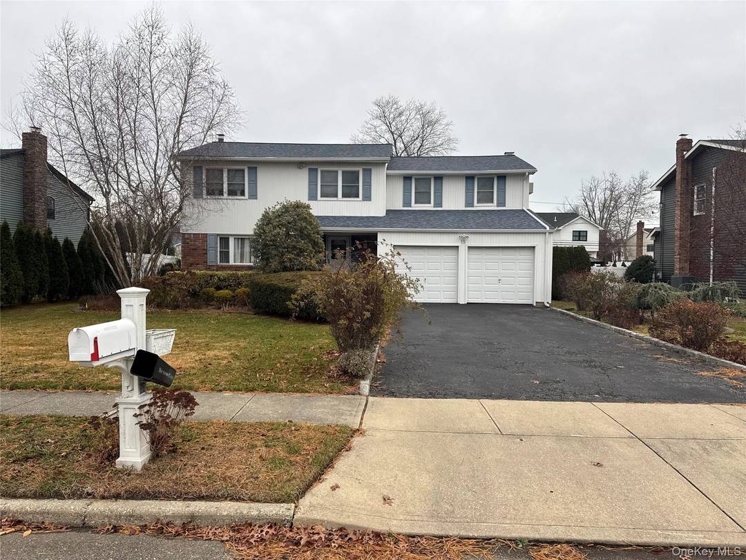 Spacious whole house rental on a picturesque street in the town of Smithtown !