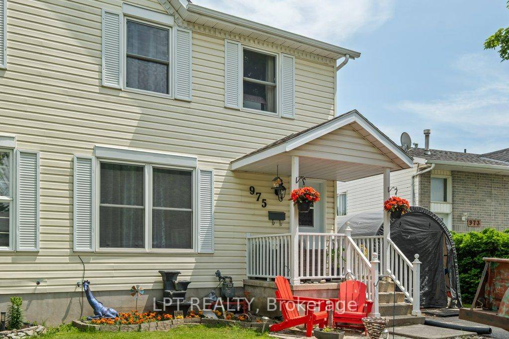 Welcome to 975 Warburton Cres.