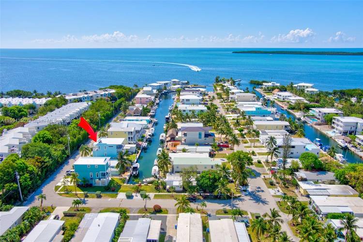 LOCATION ! This spacious waterfront 3 bed 2 1 2 bath home is situated in the quaint Oceanside Harborage community.