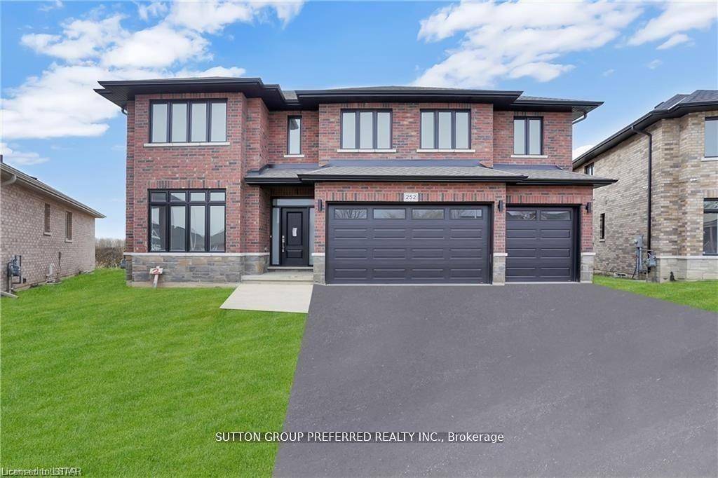 Stunning executive 2 storey with 5 bedrooms amp ; 4 bathrooms is on a premium pie shaped lot backing onto farmland !