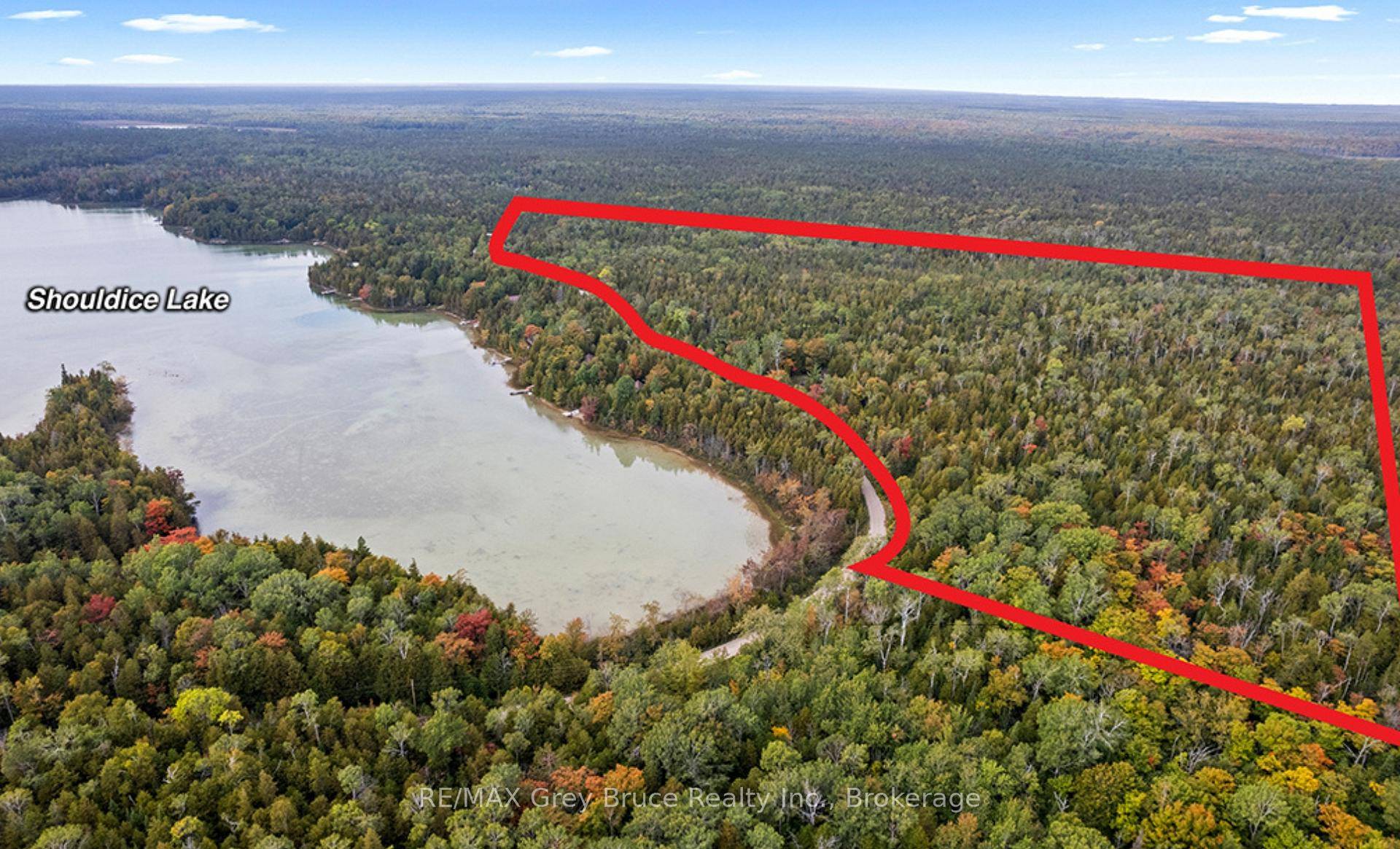 Expansive 50 acre private retreat with cottage and guest cabin !