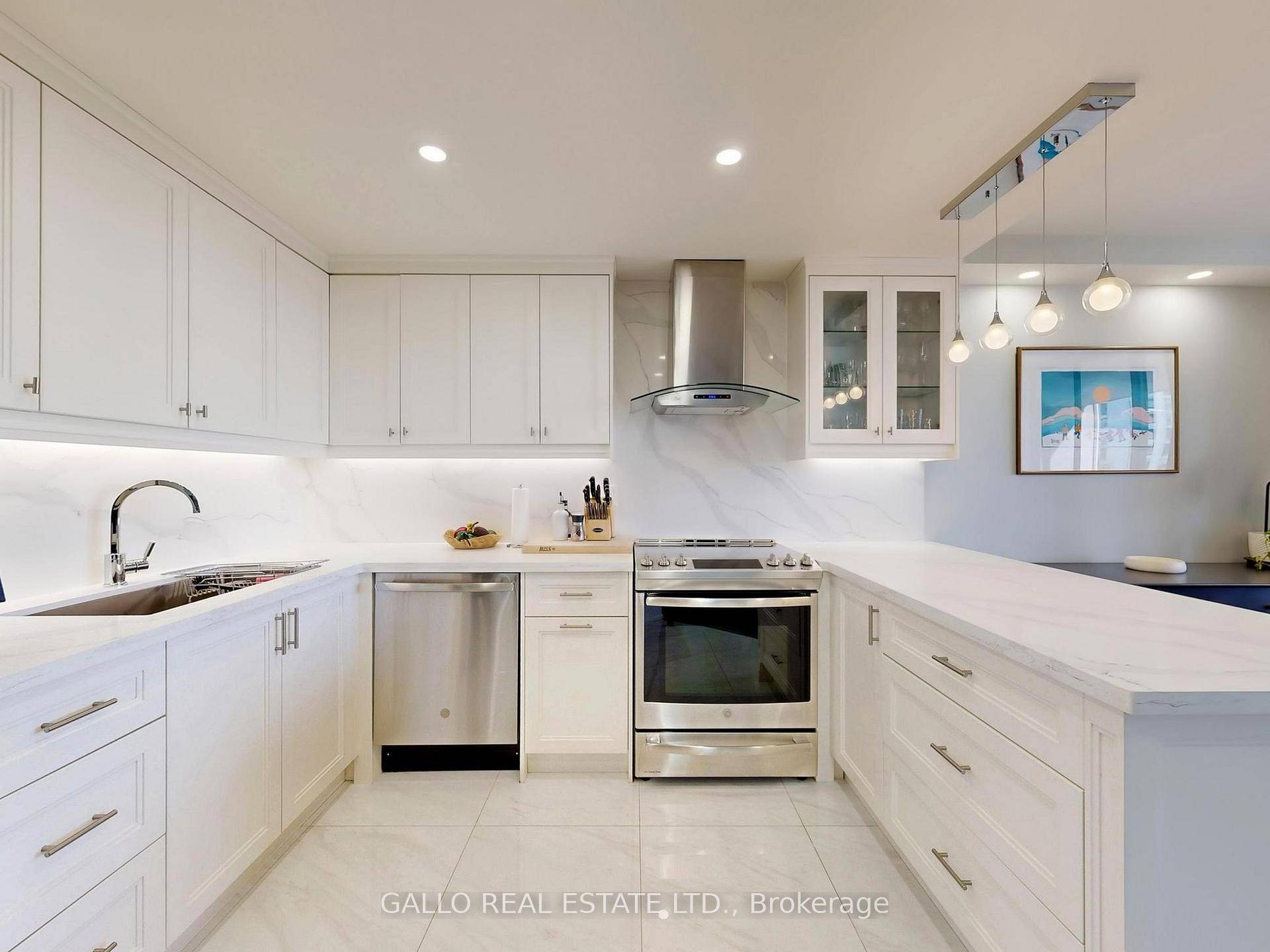 Absolutely stunning and spacious 2 1 bedroom condo, approx 1200 sq ft.