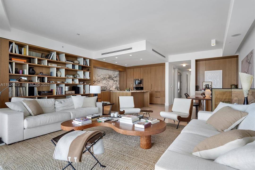 Welcome to Echo Aventura, a premier waterfront residence featuring 3 spacious bedrooms, 5.