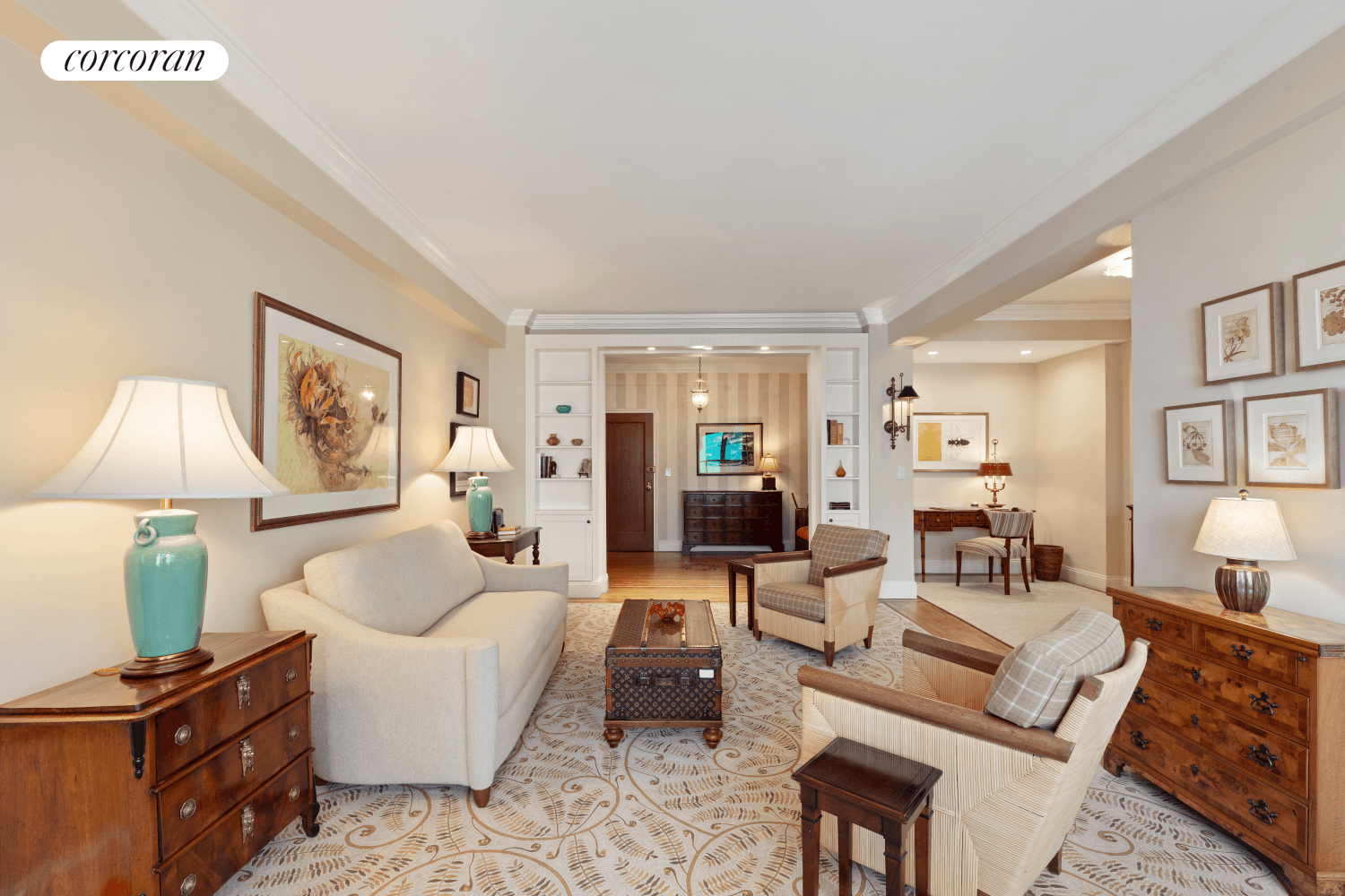 Superbly situated between Central Park and Madison Avenue, this bright one bedroom apartment is perfection itself.