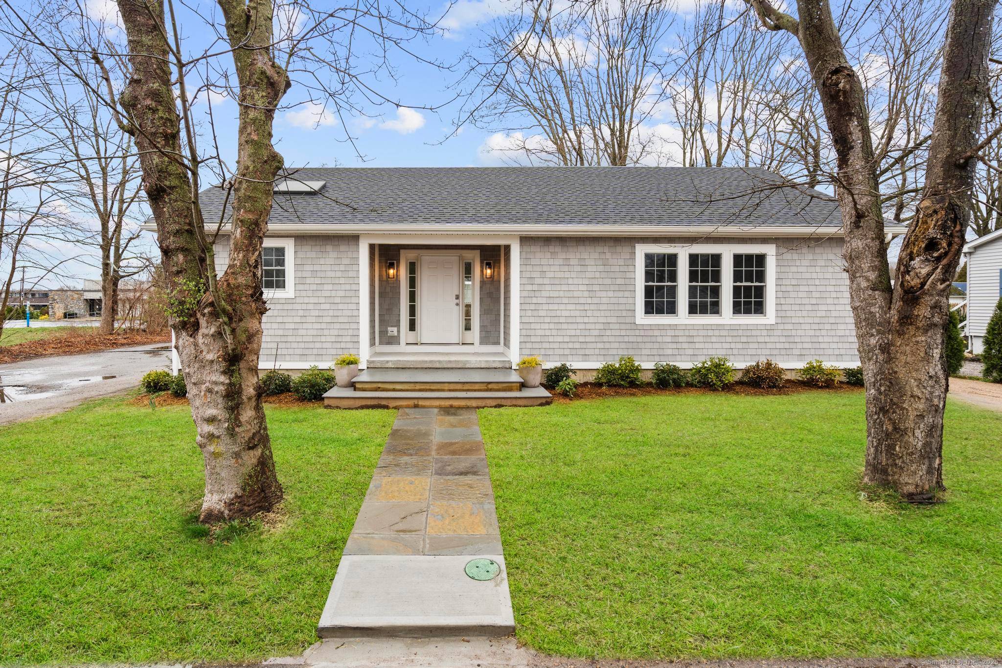 Introducing an exquisitely reconstructed, one level home !