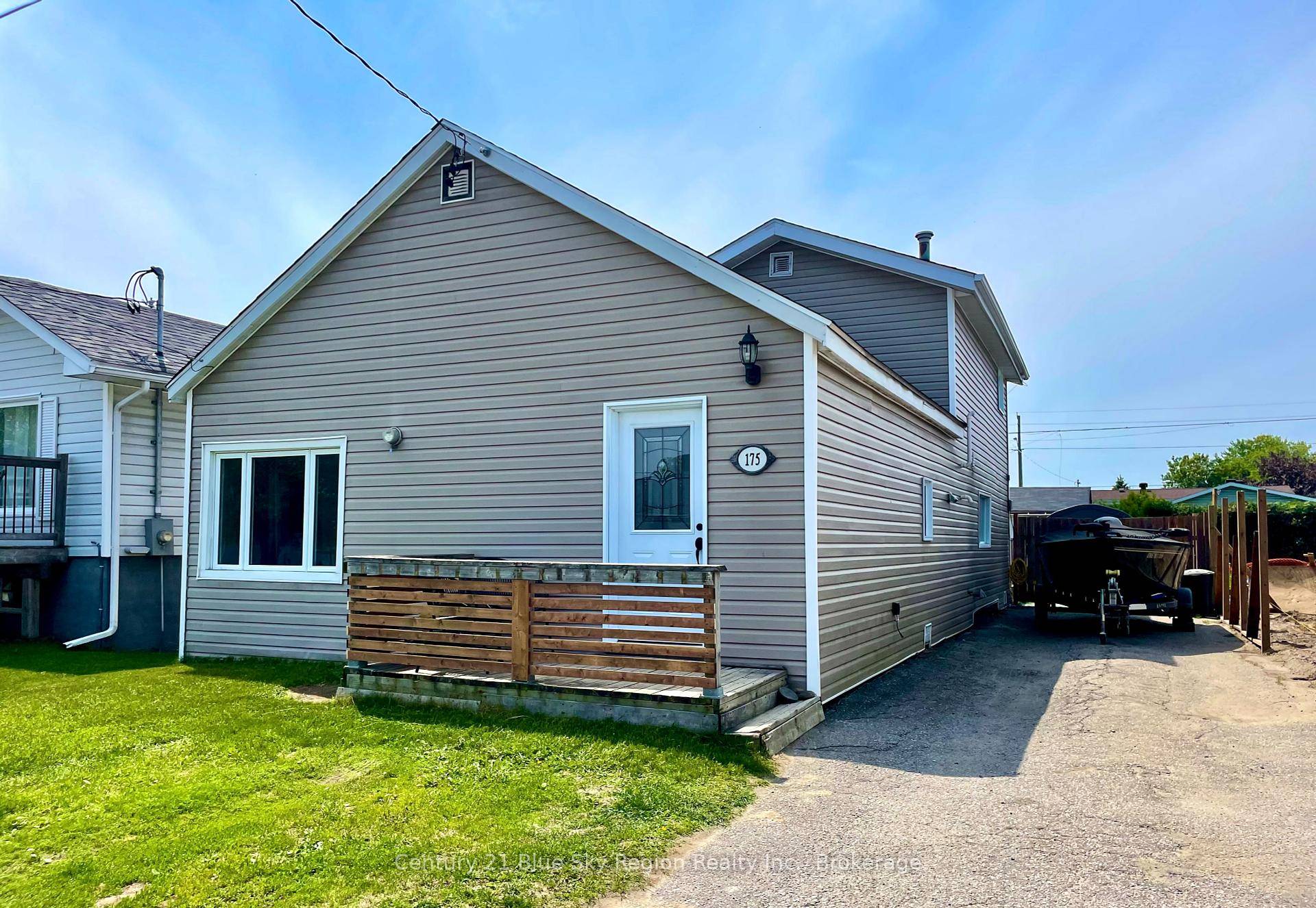 Welcome to this delightful three bedroom, one bathroom family home, nestled in the heart of Sturgeon Falls !